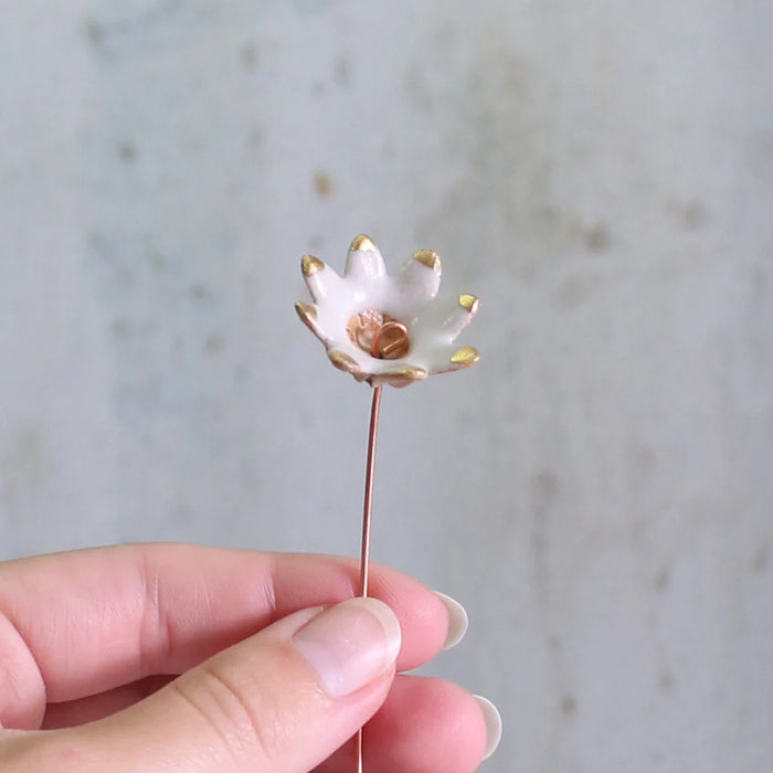 Gold Detailed Ceramic Flowers