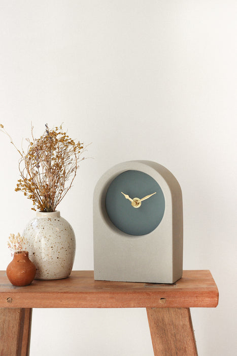 Handmade Concrete & Inchyra Blue Desk Clock