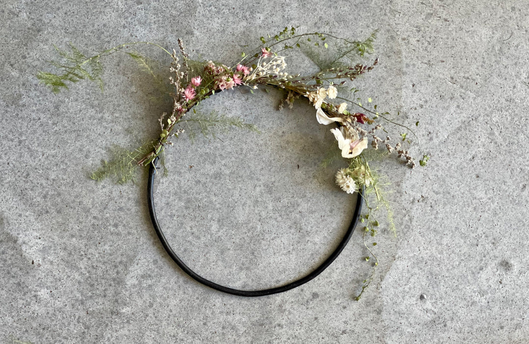 Black Thin Flower Wreath